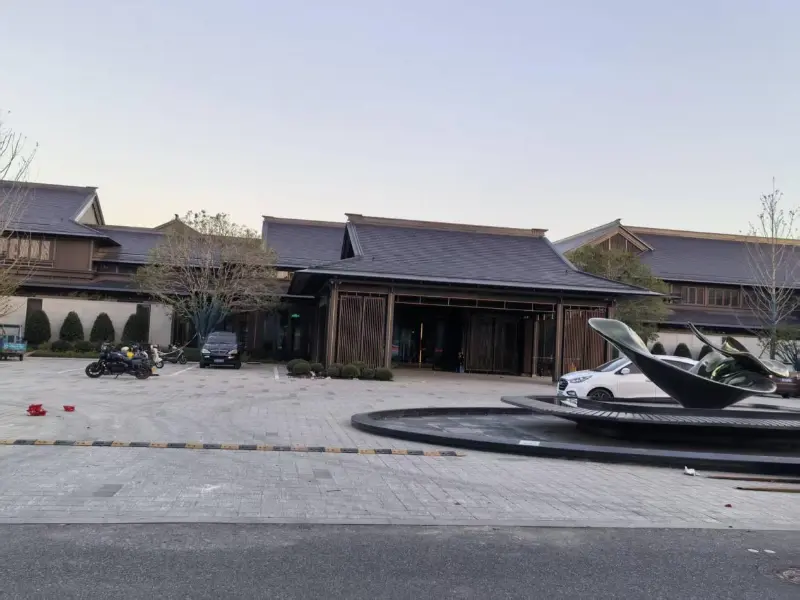 Blueway-hotellin uima-allasprojekti: Runquan Kaiyuan Mingting (Longwu Tea Town Branch)